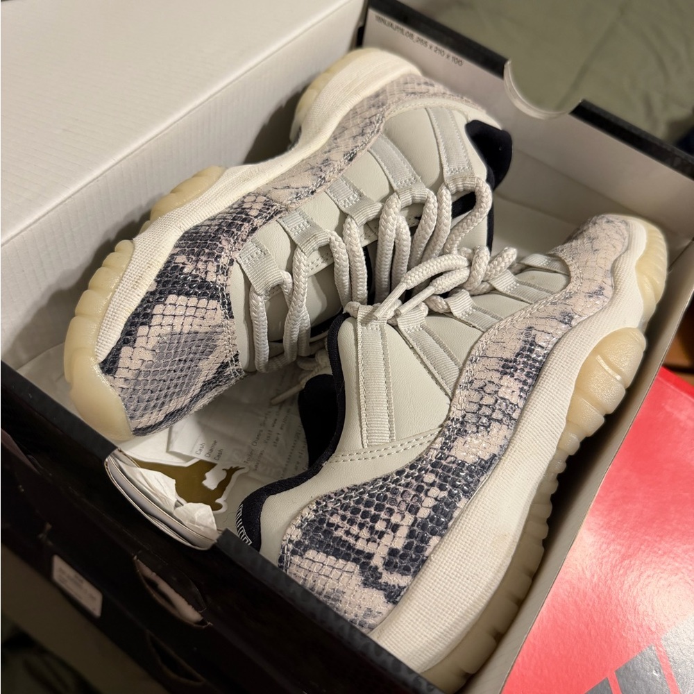 Jordan 11 Retro Low LE GS Sneakers